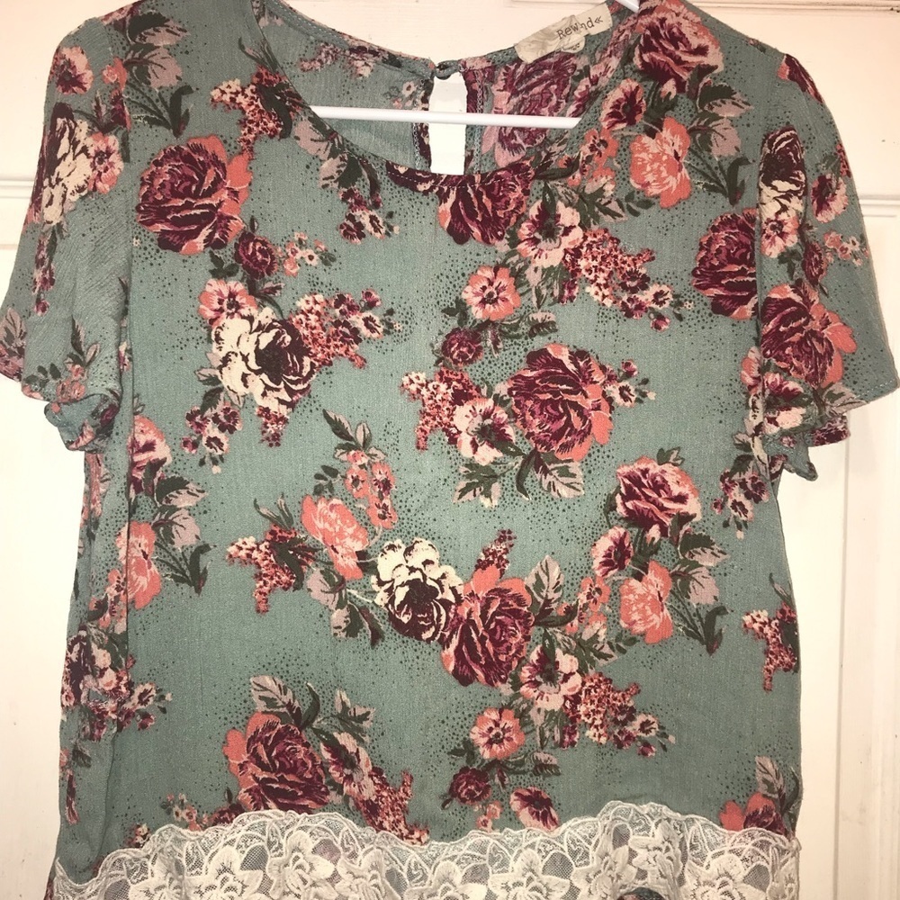 𝅺GIRLS rewind brand shirt